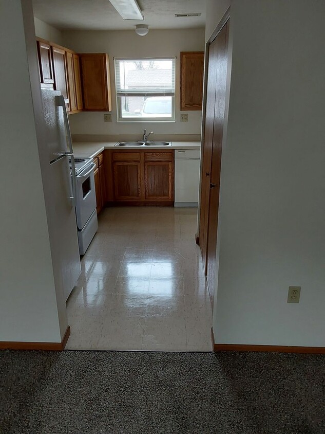 Primary Photo - 2 BR 50% Glenn View