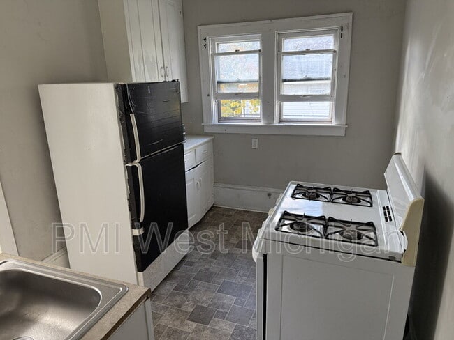 Foto del edificio - 448 Thomas St SE