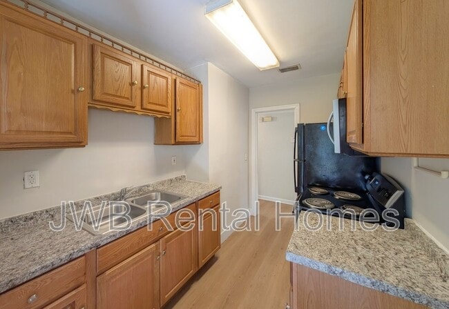 Building Photo - 5256 Sunderland Rd