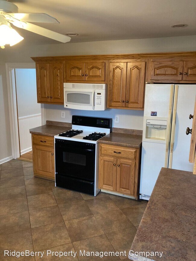 Building Photo - 4 br, 1.5 bath House - 408 Park Ave