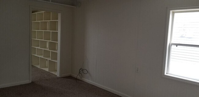 Building Photo - 303 Capri St