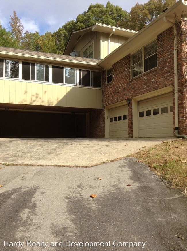 Foto del edificio - 269 W Hermitage Rd NE