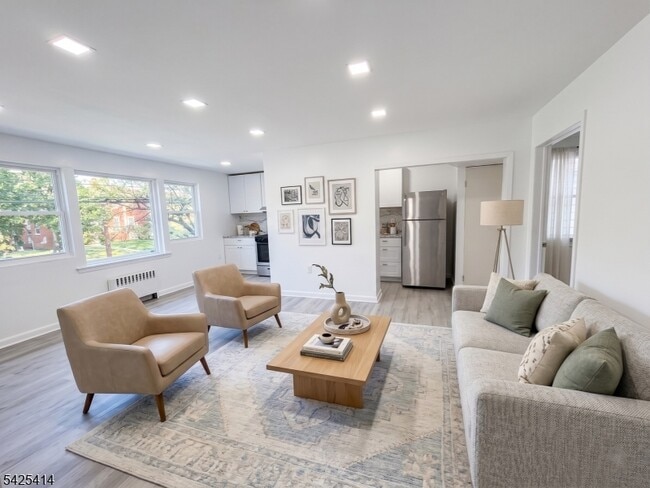 Foto del edificio - 73 Newark Ave