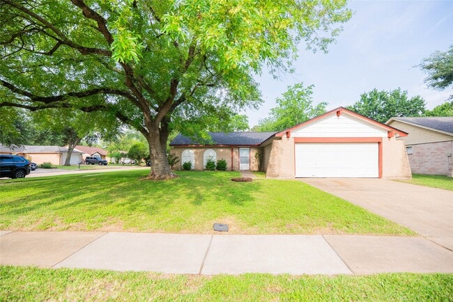 Building Photo - 7603 Wovenwood Ln