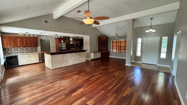 Foto del edificio - 126 Riverside Ln