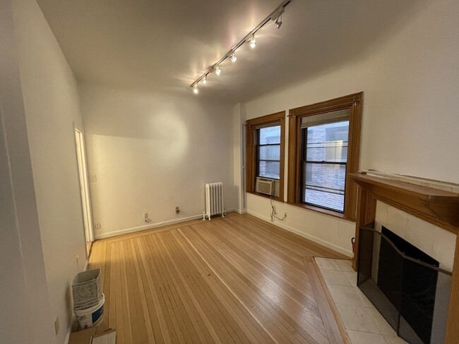 Building Photo - 261 Beacon St