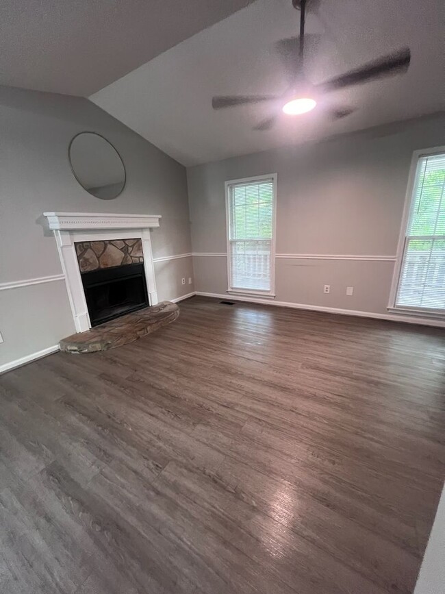 Building Photo - Completely Remodeled Home is Waiting for Y...