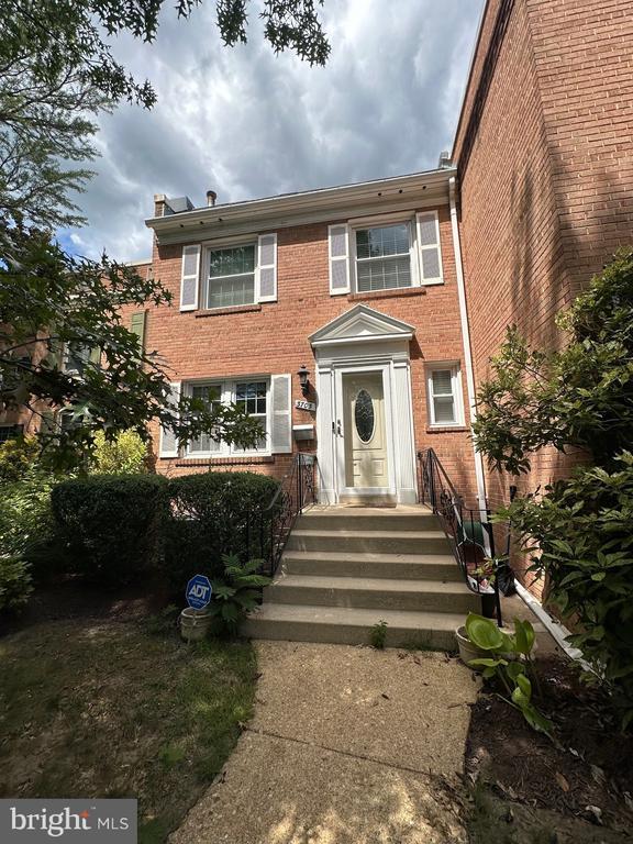 Building Photo - 3703 Huntington St NW