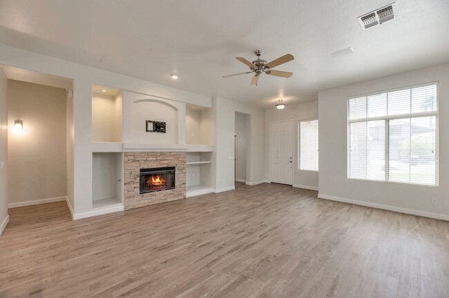 Building Photo - Stunning Renovated 3-Bedroom Home in Phoen...