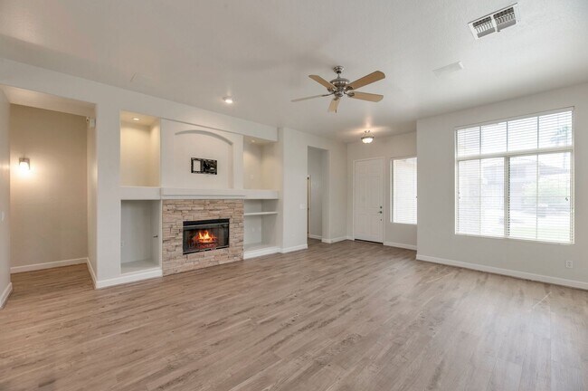 Building Photo - Stunning Renovated 3-Bedroom Home in Phoenix, AZ