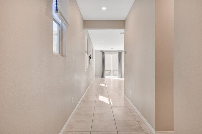 Foto del edificio - Gorgeous 4 Bedroom, 2 Story Home in SW/Mou...