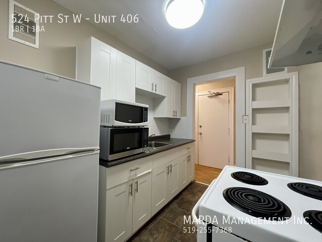 Building Photo - BEAUTIFULLY RENOVATED 1 BEDROOM/1 BATH UNI...