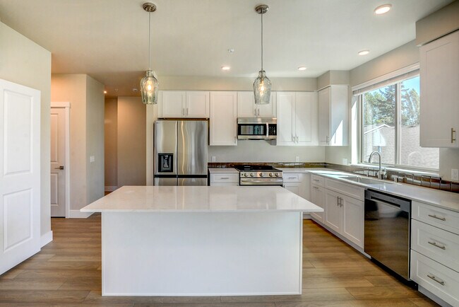 Foto del edificio - Emery Landing