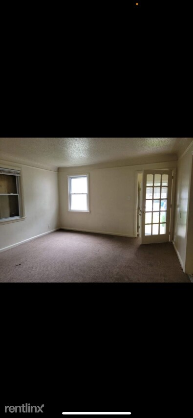 Foto del edificio - 3 br, 1 bath House - 9575 Longacre St