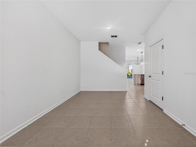 Building Photo - 2735 Skyline Lp