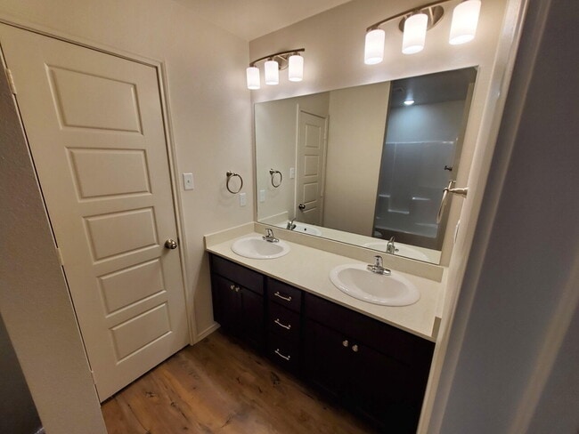 Building Photo - "Charming 3-Bedroom Duplex Retreat with 2 Baths in the Heart of Lubbock – 1360 Sq Ft of Cozy Livi...