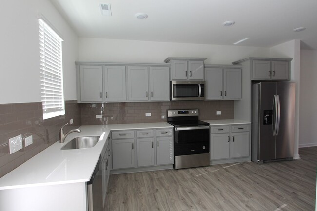 Foto del edificio - NEW 3 Bedroom Townhome Minutes from Downto...