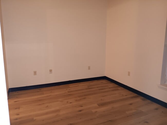 Building Photo - Irvine Renaissance