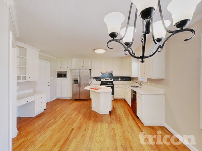 Building Photo - 1090 Pinehurst Dr