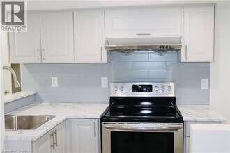 Building Photo - 386 Grovehill Cres