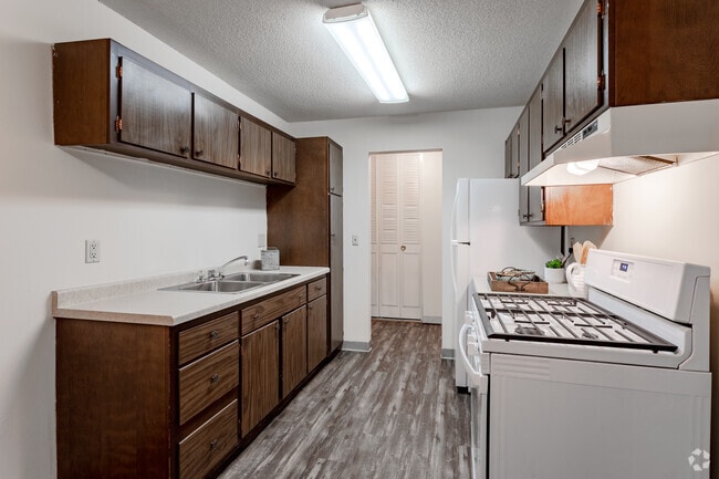 1BR, 1BA - 675SF - Woodlake Park