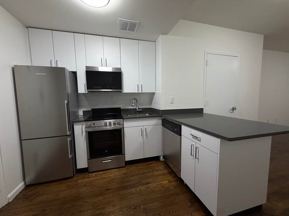 Building Photo - 160 W 73rd St