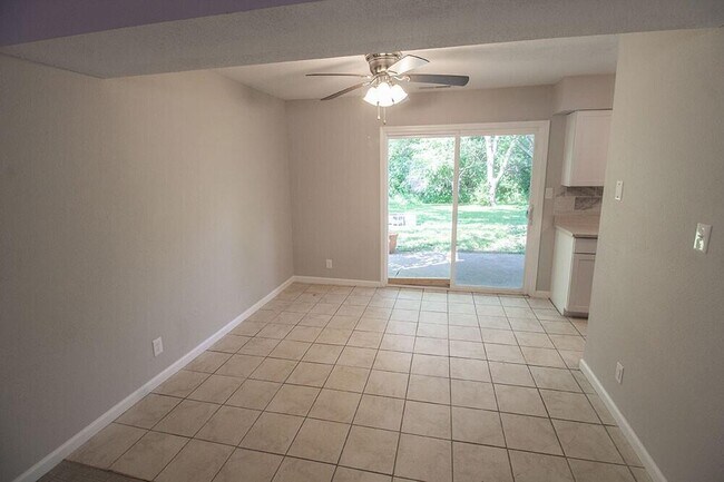 Foto del edificio - 1343 S Roseta Ave