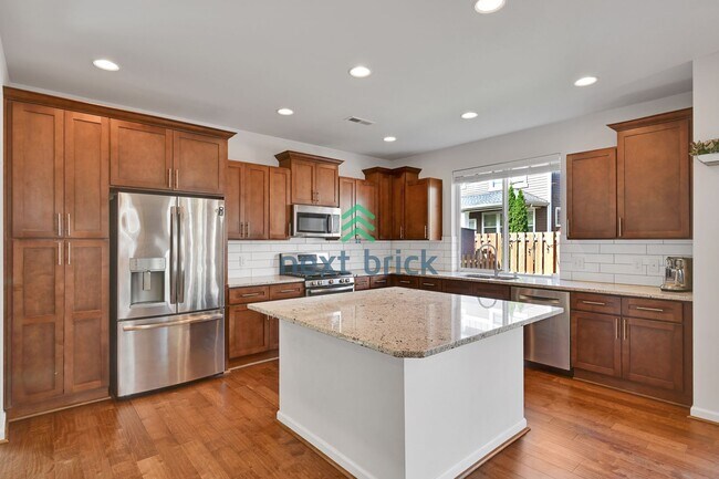 Foto del edificio - Spacious 4-Bed & 2.5 Bath Single Family Ho...