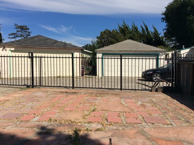 Building Photo - 2918 21st Ave