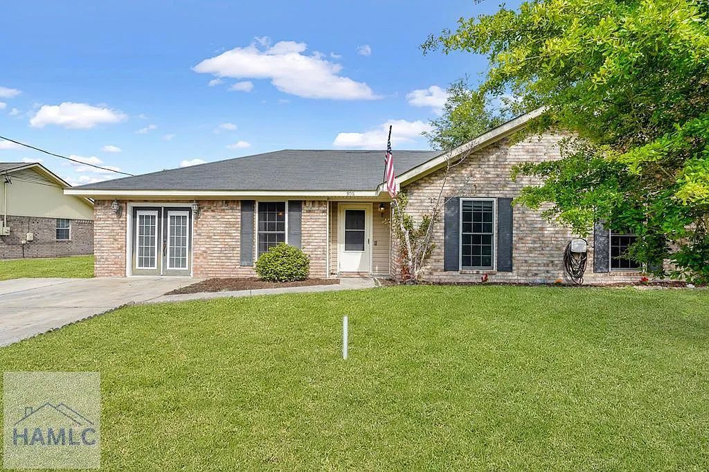 Foto principal - 908 Highland Dr