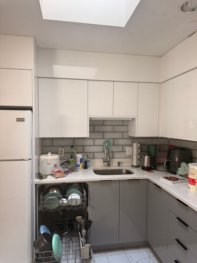 Building Photo - 73 Gainsborough St