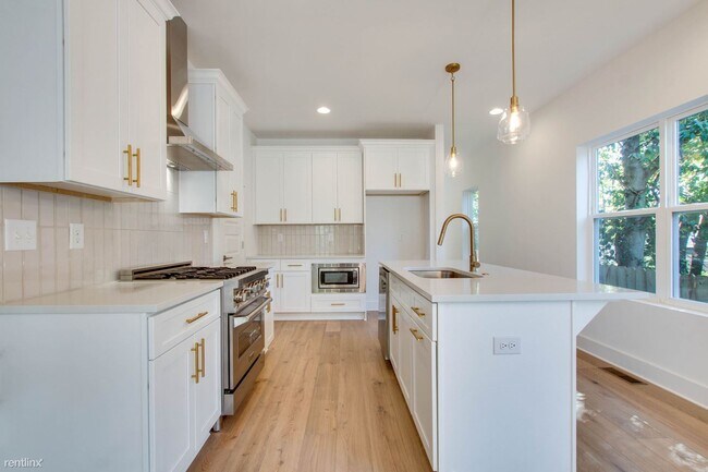 Foto del edificio - 4 br, 3 bath House - 2150 Sadler Avenue B