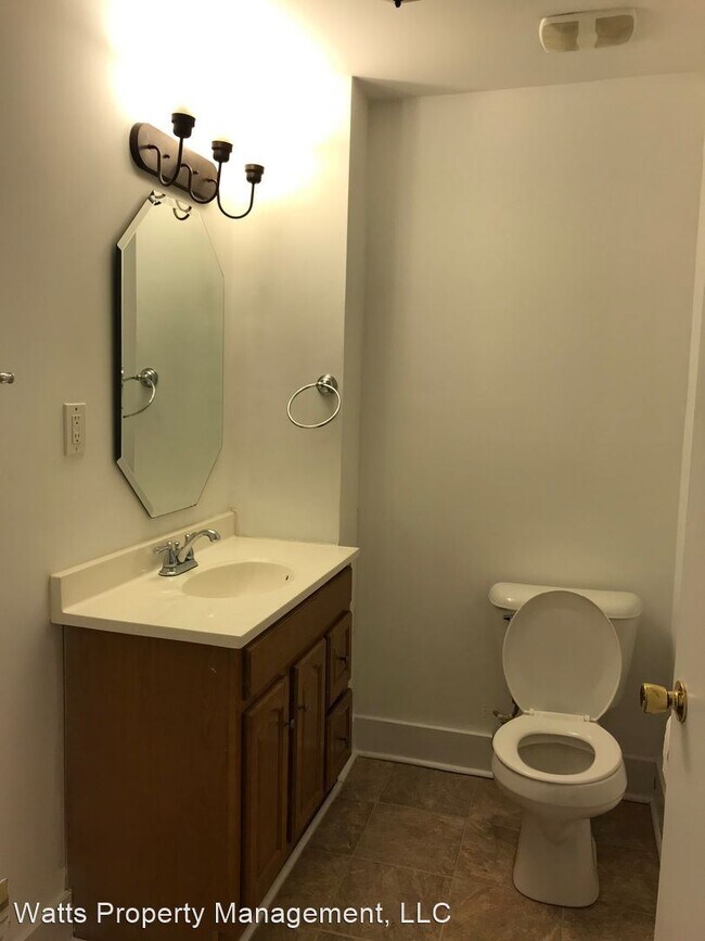 1 br, 1 bath House 823 Main Street 02 House for Rent in Altavista