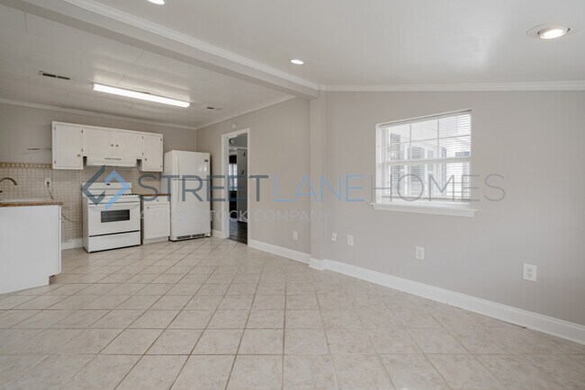 Building Photo - SIGN LEASE BY 2/28 AND GET $250 OFF FIRST ...