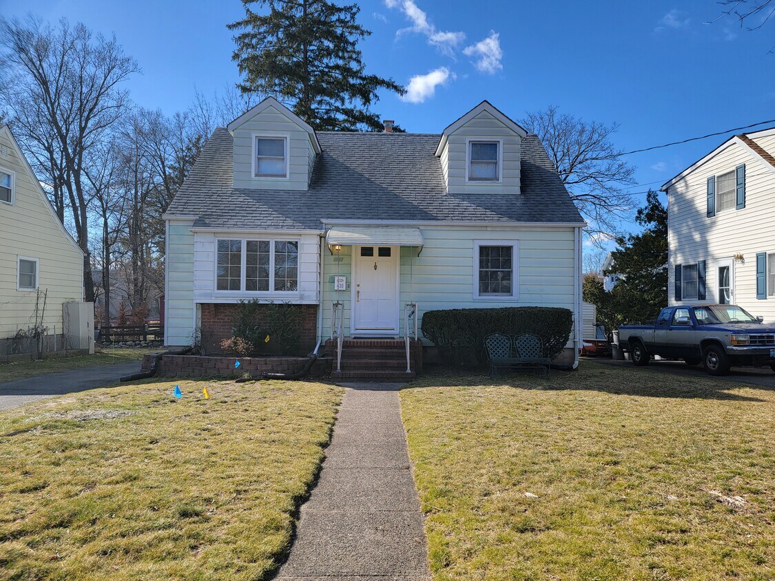 Front of House - 430 Sheffield Rd