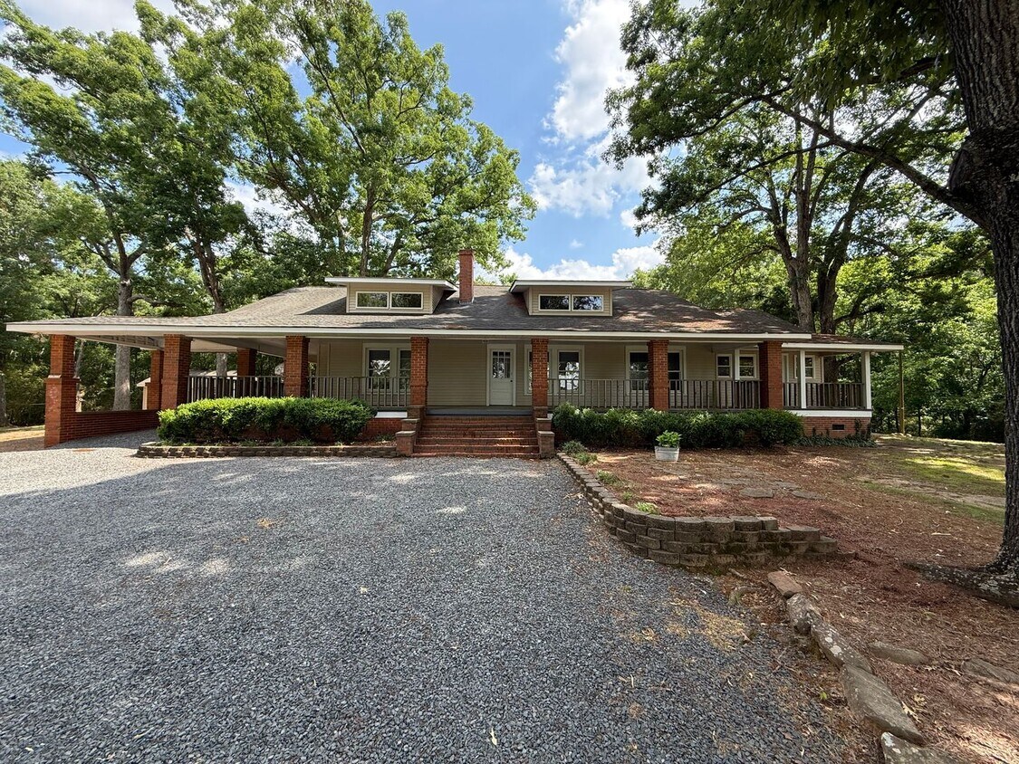 Foto principal - Charming 3 Bed/2 Bath for Rent in Peachland