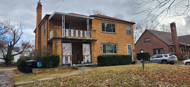 Building Photo - 1106 Covedale Ave