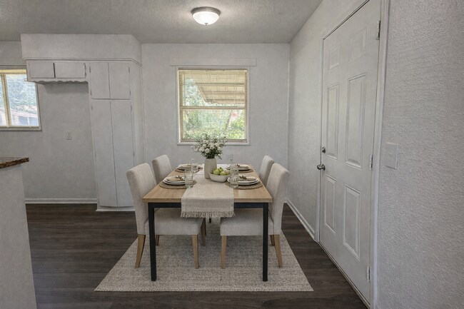 Foto del edificio - 2333 Becker Pl