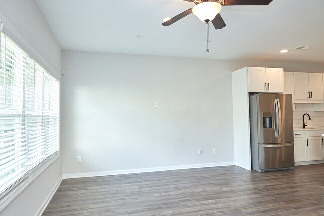 Building Photo - 2890 Regal Park Dr NW