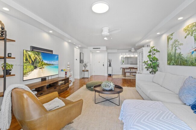 Building Photo - 1111 Crandon Blvd