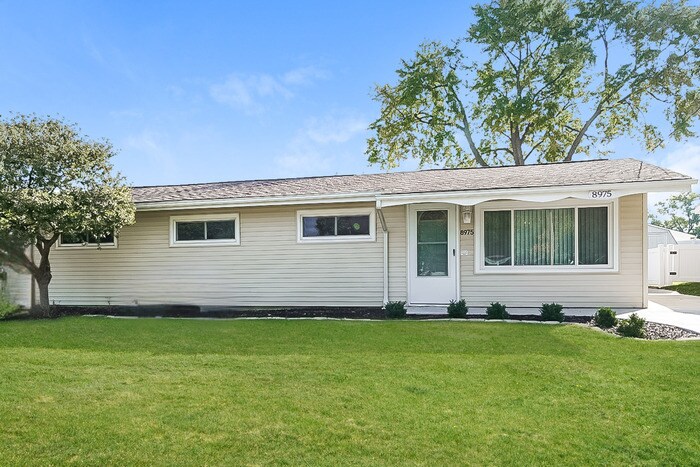 Foto principal - 8975 Cambridge Dr