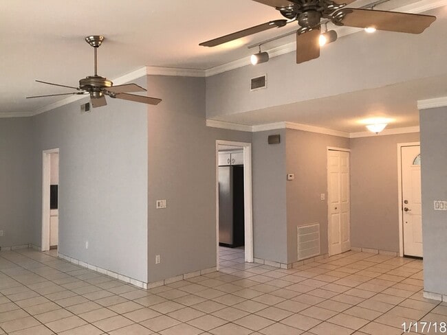 Foto del edificio - Contemporary 3/2 2-Car Garage Pool Home at Clubhouse Estates in Dr. Phillips Area