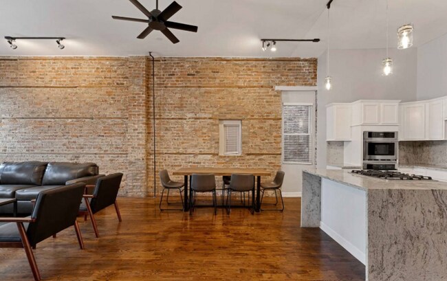 Foto del edificio - 2219 W 18th Pl