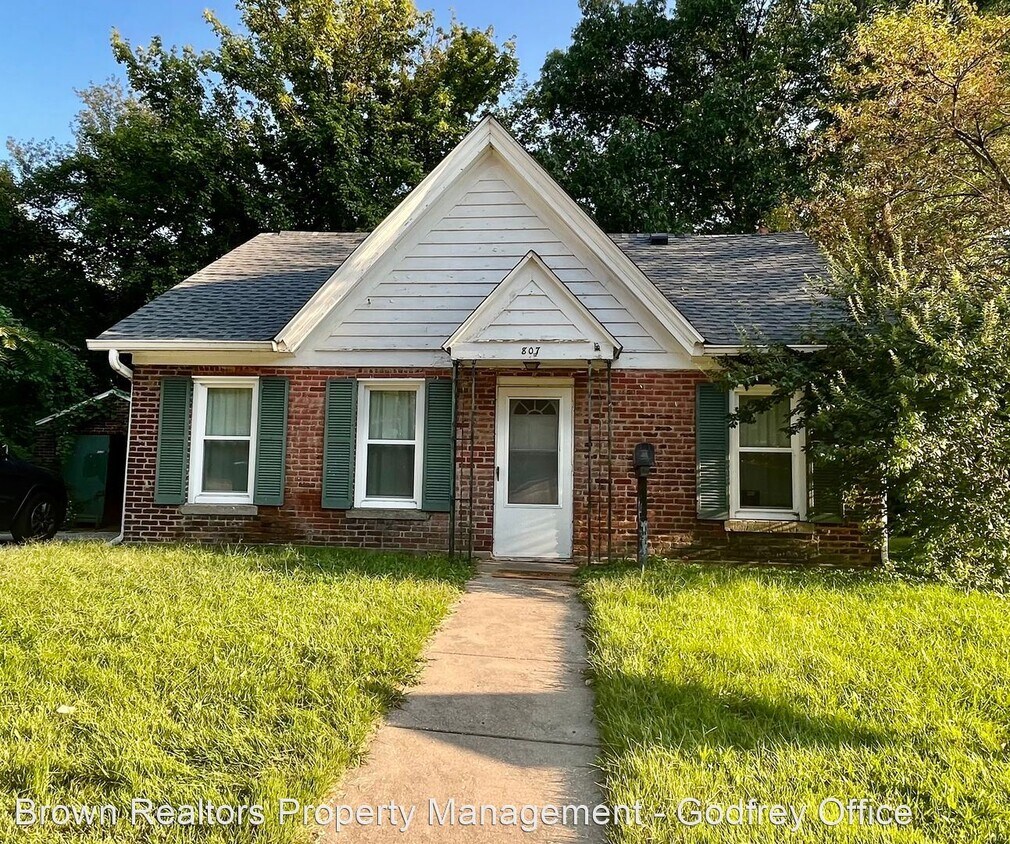 Primary Photo - 3 br, 2 bath House - 807 College