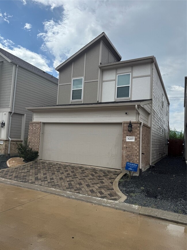 Building Photo - 8207 Rising Stream Dr