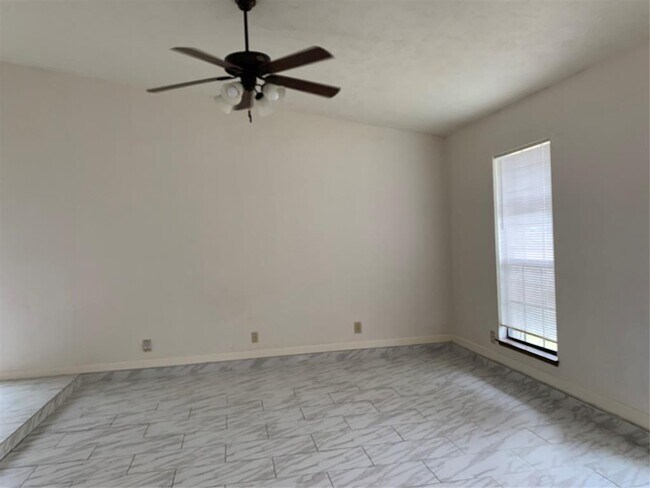 Building Photo - 15327 Mira Vista Dr