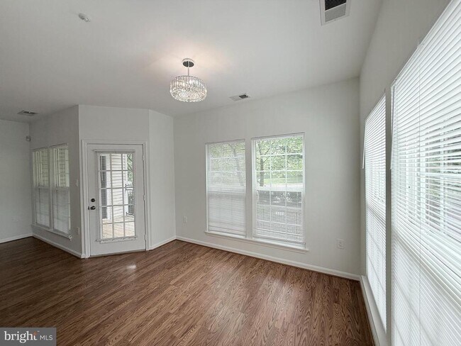 Foto del edificio - 4138 Fountainside Ln
