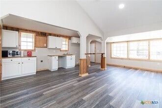 Building Photo - 3 E Ave N