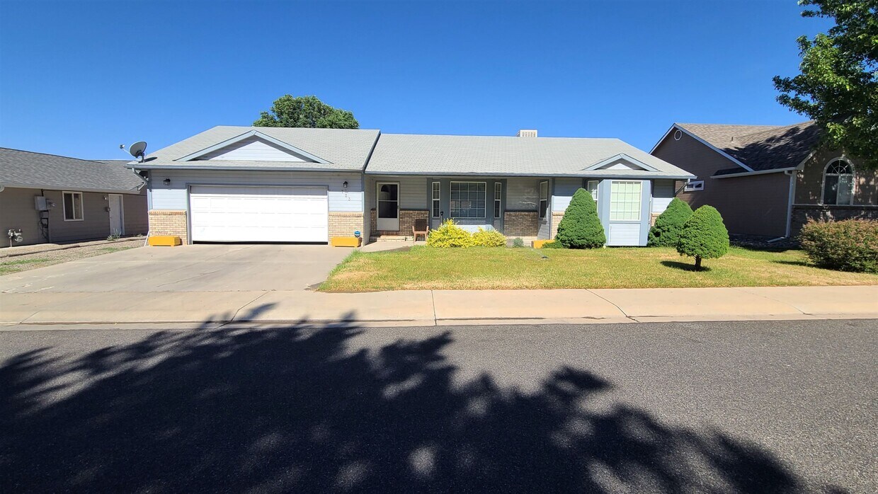 Foto principal - 723 Monument View Dr