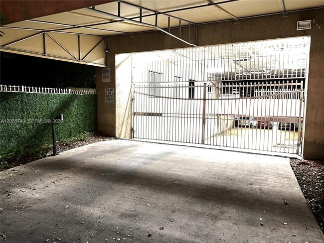 Building Photo - 2630 SW 28th St